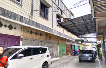 Rumah Daerah Mandala Jalan Pukat Banting 1 / Rahayu