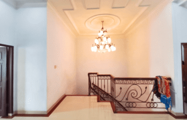 Villa Mewah Komplek Cemara Hijau