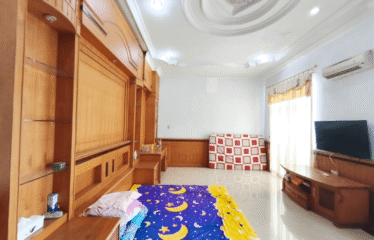 Villa Mewah Komplek Cemara Hijau