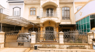 Villa Mewah Komplek Cemara Hijau