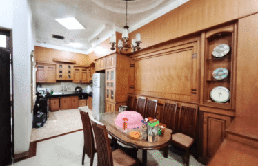 Villa Mewah Komplek Cemara Hijau