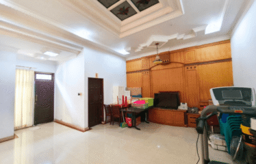 Villa Mewah Komplek Cemara Hijau