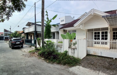Rumah Cantik dalam Komplek Jalan Setia Budi