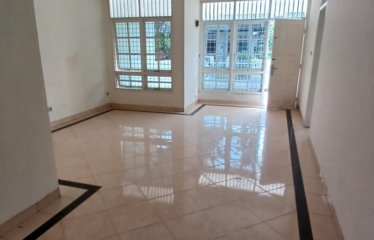 Rumah Cantik dalam Komplek Jalan Setia Budi