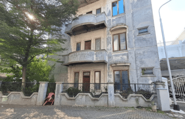 Villa Mewah ( Lelang ) Jl Adam Malik Komplek Villa Menara Mas