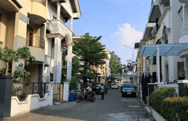 Villa Mewah ( Lelang ) Jl Adam Malik Komplek Villa Menara Mas